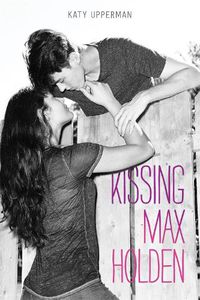 Cover image for Kissing Max Holden