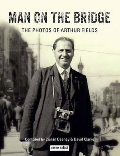 Cover image for Man on the Bridge: The Photos of Arthur Fields