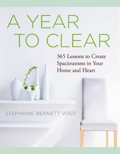 Cover image for A Year to Clear: 365 Lessons to Create Spaciousness in Your Home and Heart
