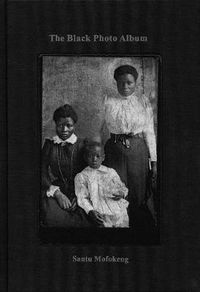 Cover image for Santu Mofokeng: The Black Photo Album / Look at Me: 1890-1950