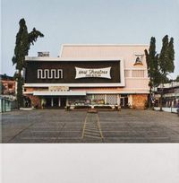 Cover image for Hybrid Modernism: Movie Theatres in South India