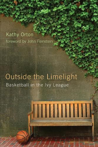 Cover image for Outside the Limelight: Basketball in the Ivy League