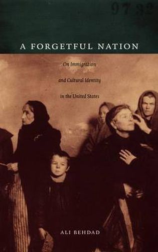Cover image for A Forgetful Nation: On Immigration and Cultural Identity in the United States