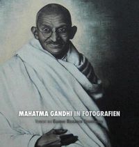 Cover image for Mahatma Gandhi in Fotografien: Vorwort der Gandhi Research Foundation - in voller Farbe