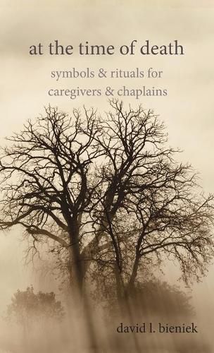 Cover image for At the Time of Death: Symbols & Rituals for Caregivers & Chaplains