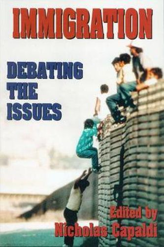 Cover image for Immigration: Debating Issues