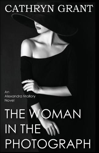 Cover image for The Woman In the Photograph: (A Psychological Suspense Novel) (Alexandra Mallory Book 9)