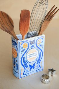 Cover image for Bibliophile Ceramic Vase: Collected Curiosities illustrated by Jane Mount