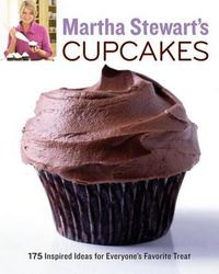Cover image for Martha Stewart's Cupcakes: 175 Inspired Ideas for Everyone's Favorite Treat: A Baking Book