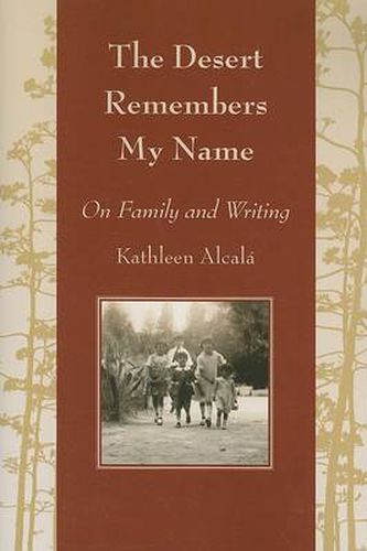 Cover image for The Desert Remembers My Name: On Family and Writing