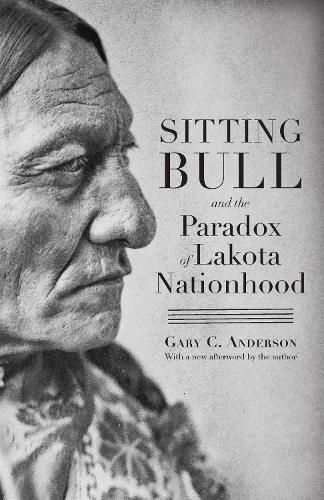 Cover image for Sitting Bull and the Paradox of Lakota Nationhood