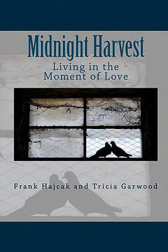 Cover image for Midnight Harvest: Living in the Moment of Love