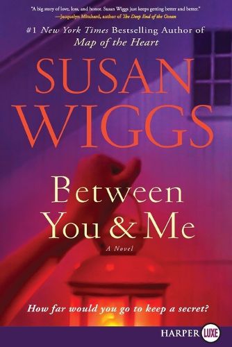 Cover image for Between You And Me [Large Print]