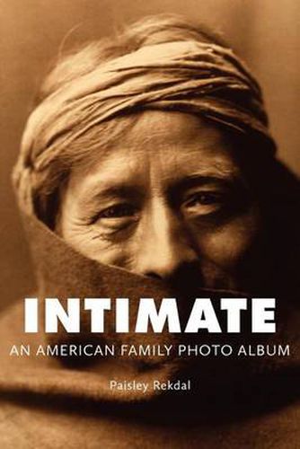 Cover image for Intimate: An American Family Photo Album