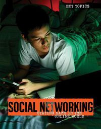 Cover image for Social Networking: Staying Safe in the Online World