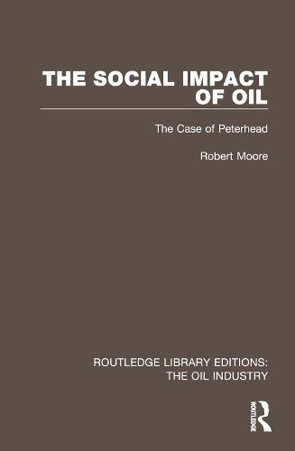 Cover image for The Social Impact of Oil