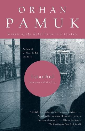 Cover image for Istanbul: Memories and the City