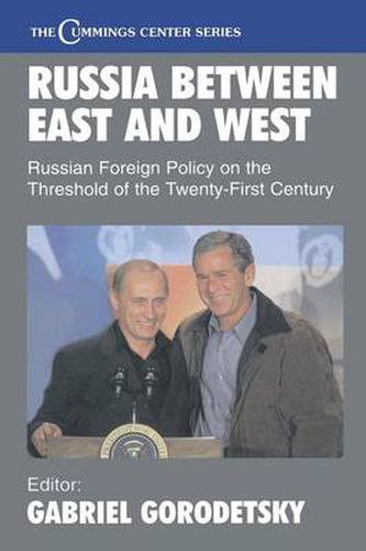 Cover image for Russia between East and west: Russian Foreign Policy on the Threshold of the Twenty-First Century