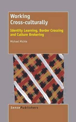 Cover image for Working Cross-culturally: Identity Learning, Border Crossing and Culture Brokering