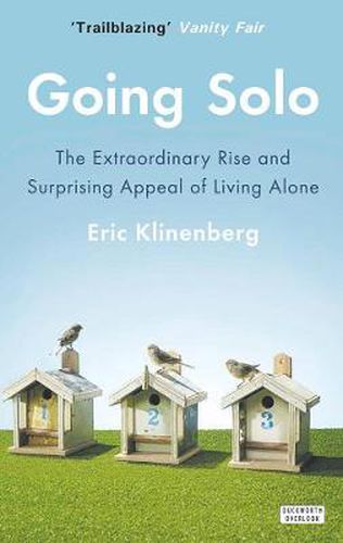 Cover image for Going Solo: The Extraordinary Rise and Surprising Appeal of Living Alone