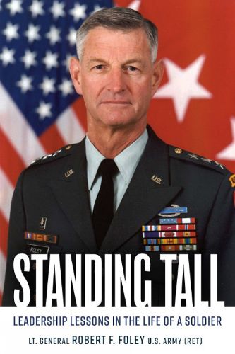 Cover image for Standing Tall: Leadership Lessons in the Life of a Soldier