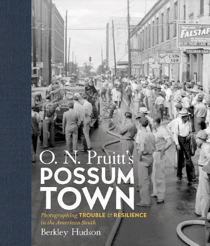 Cover image for O. N. Pruitt's Possum Town: Photographing Trouble and Resilience in the American South