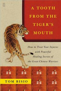 Cover image for A Tooth from the Tiger's Mouth: How to Treat Your Injuries with Powerful Healing Secrets of the Great Chinese Warrior