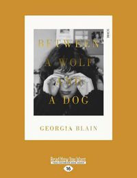 Cover image for Between a Wolf and a Dog LARGE PRINT