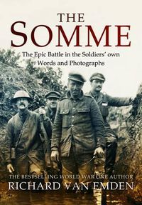 Cover image for The Somme: The Epic Battle in the Soldiers' Own Words and Photographs