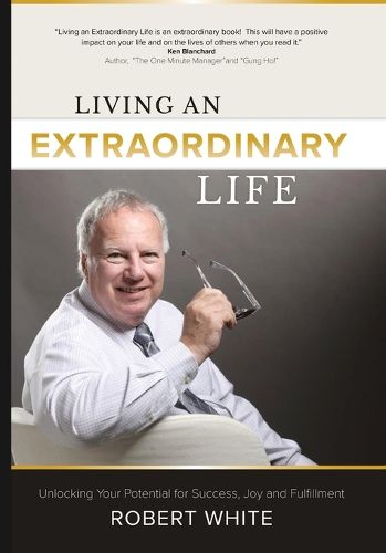 Cover image for Living an Extraordinary Life