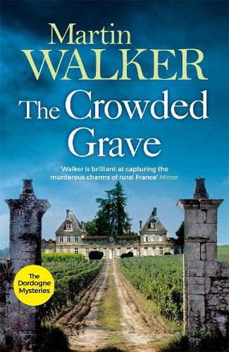 Cover image for The Crowded Grave: The Dordogne Mysteries 4