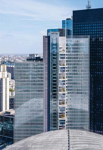 Cover image for Living High: Trinity Tower, Paris La Defense