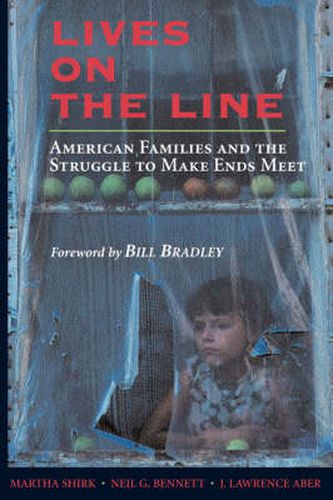 Cover image for Lives On the Line: American Families and the Struggle to Make Ends Meet