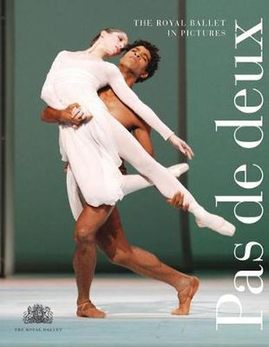 Cover image for Pas de deux: The Royal Ballet in Pictures