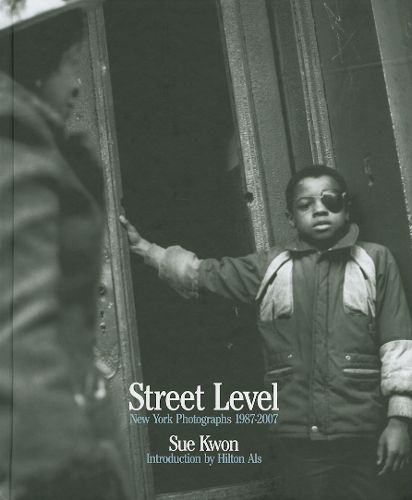 Cover image for Street Level: New York Photographs