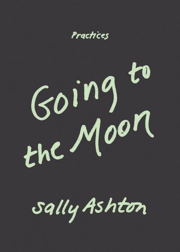 Cover image for Going to the Moon