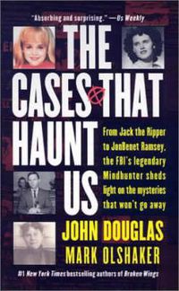 Cover image for The Cases That Haunt Us: From Jack the Ripper to Jonbenet Ramsey, the FBI's Legendary Mindhunter Sheds Light on the Mysteries That Won't Go away