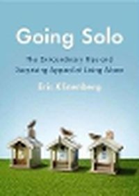 Cover image for Going Solo: The Extraordinary Rise and Surprising Appeal of Living Alone