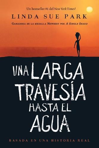 Cover image for Una Larga Travesia Hasta El Agua: Basada En Una Historia Real (a Long Walk to Water Spanish Edition)
