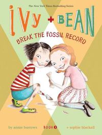 Cover image for Ivy and Bean: Break the Fossil Record - Book 3