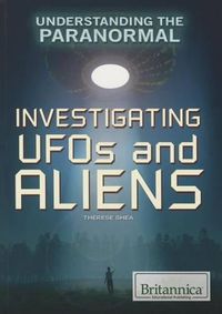 Cover image for Investigating UFOs and Aliens