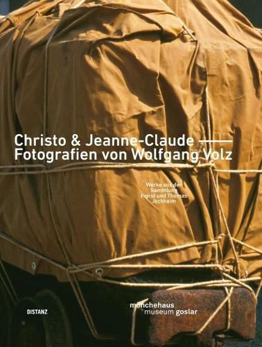 Cover image for CHRISTO & JEANNE-CLAUDE - FOTOGRAFIEN VON WOLFGANG VOLZ