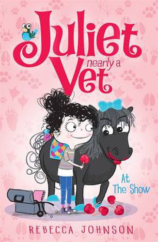 Cover image for At the Show: Juliet, Nearly a Vet (Book 2)