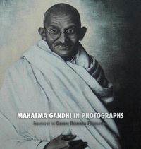 Cover image for Mahatma Gandhi in Photographs: Foreword by The Gandhi Research Foundation