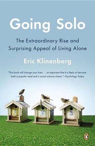 Cover image for Going Solo: The Extraordinary Rise and Surprising Appeal of Living Alone