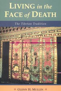 Cover image for Living in the Face of Death: The Tibetan Tradition