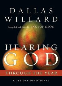 Cover image for Hearing God Through the Year: A 365-Day Devotional