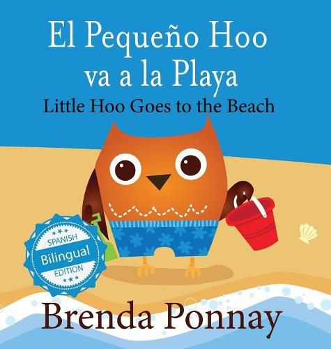 Cover image for Little Hoo goes to the Beach / El Pequeno Hoo va a la Playa