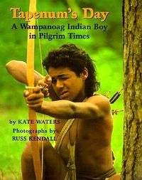 Cover image for Tapenum's Day: A Wampanoag Indian Boy in Pilgrim Times: A Wampanoag Indian Boy in Pilgrim Times