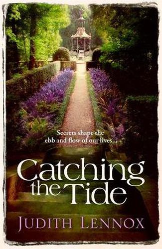 Cover image for Catching the Tide: A stunning epic novel of secrets, betrayal and passion